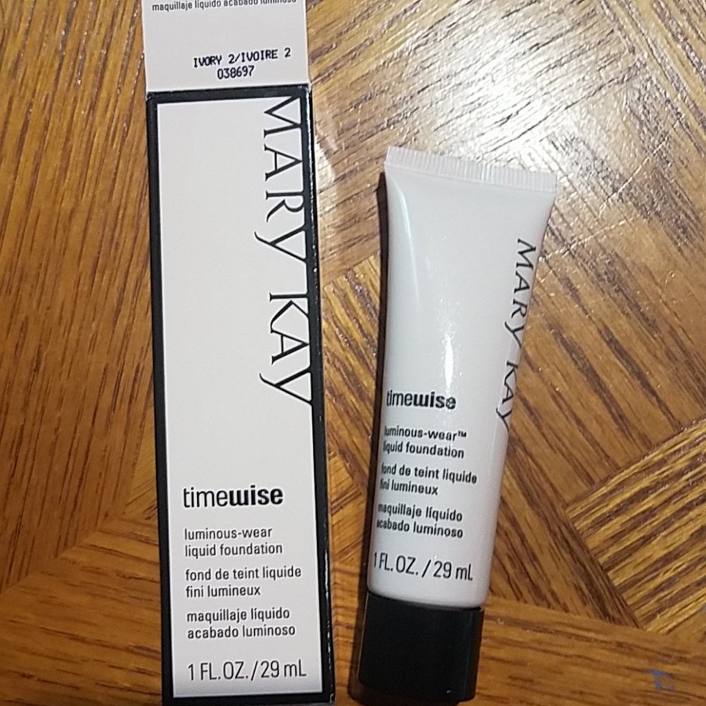 Mary Kay "Ivory 2" Luminous Foundation